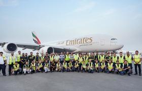 阿联酋航空第一架接受全舱内部升级和改造的A380客机就位