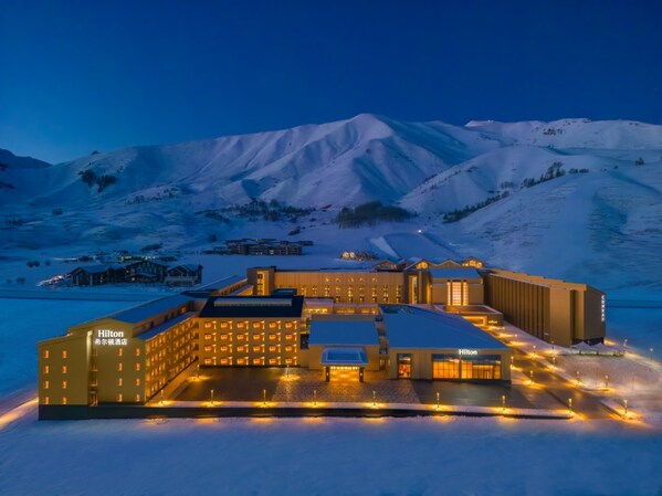 阿勒泰禾木希尔顿酒店于"中国雪都"盛大开业