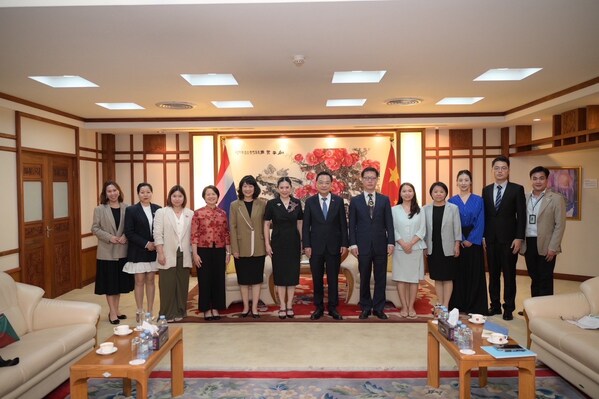 泰国国家旅游局局长拜会新任中国驻泰大使，深化政府间旅游合作，共庆建交50周年