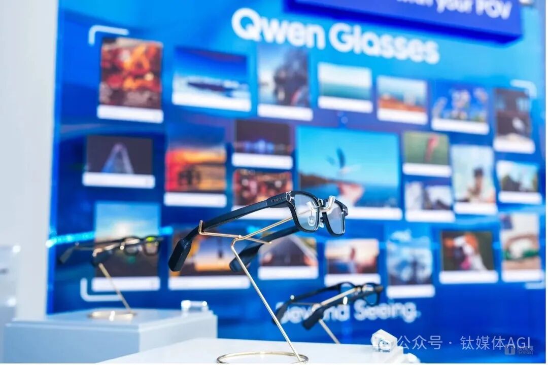 我们与千问AI硬件负责人宋刚聊了聊，“一句话办事”何以重构硬件战场？