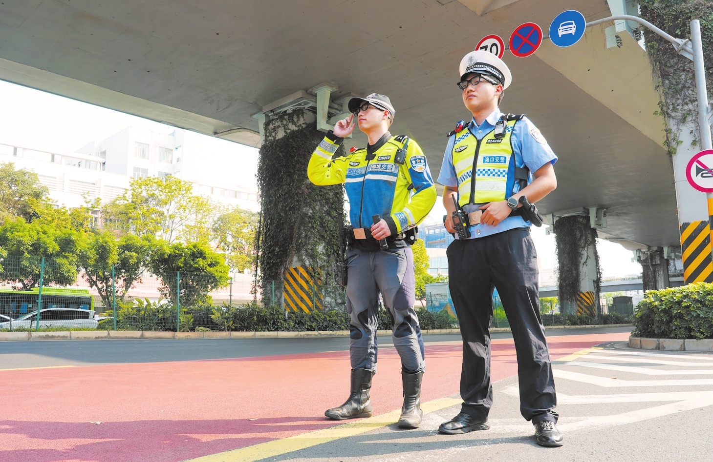 海口交警AI智能眼镜“上岗”执勤 30秒精准识别 无感化高效查控