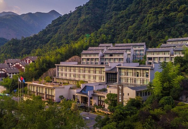 十载匠心筑梦 君澜焕新启航----三清山君澜度假酒店十周年庆典暨君澜品牌启幕仪式盛大举行