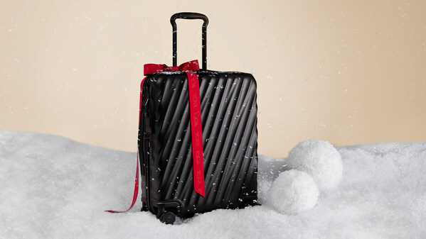 Tumi_Black_Textured_carry.jpg